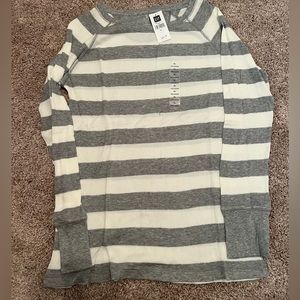 NWT White & Gray Gap thermal shirt. Size xlarge